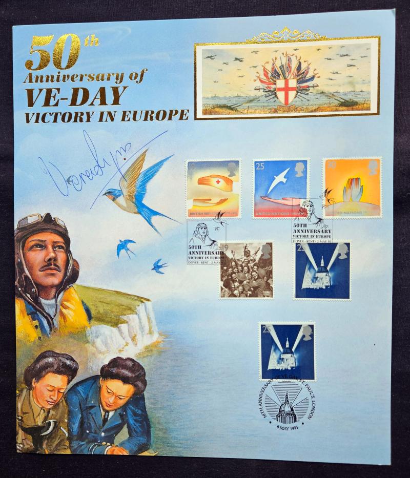 1995 (05) VE Day - Benham VE Day 'White Cliffs' Card - VE, Dover Official H/S - Doubled on 50th Anniv - Signed by Dame Vera Lynn